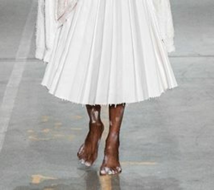 Pleated turtle neck dress (Detail) aus der Serie Sculpture dresses Sarah Ama Duah | 2019 Foto: Pasarella Photography