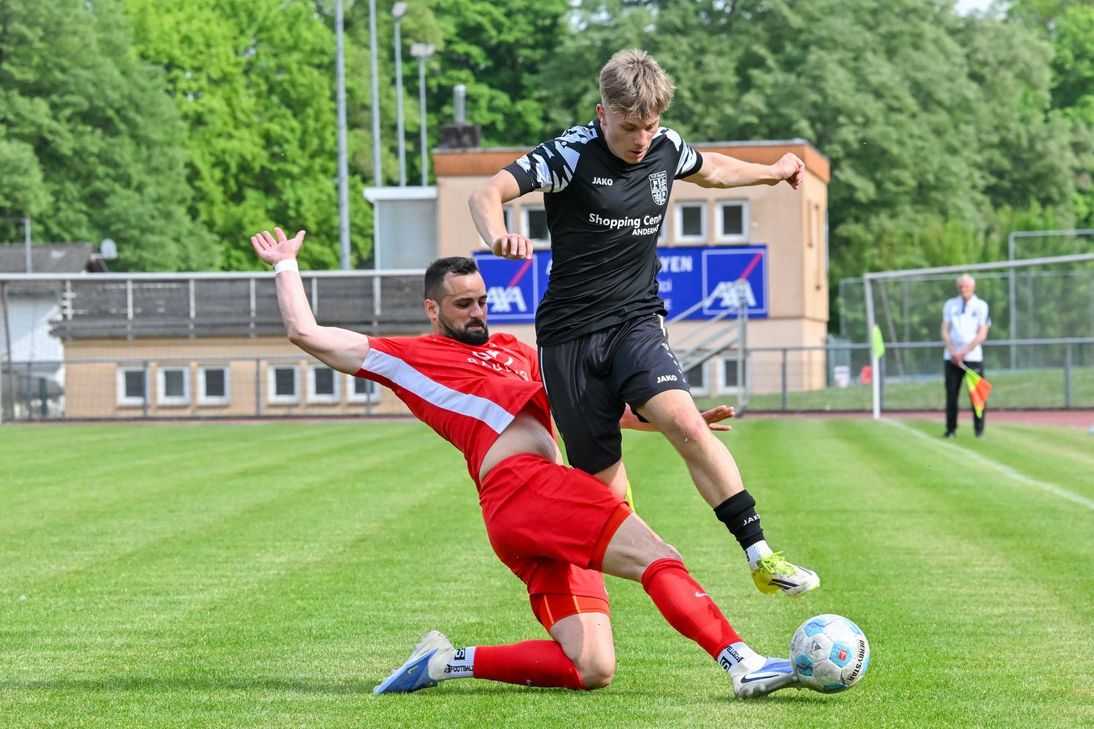 SV Eintracht Mendig : VfB Wissen 4:4 (4:1)   Nach dem enttäuschenden 4:4- Unentschieden gegen den VfB Wissen steht Eintracht Mendig als Absteiger fest. Dabei starteten die Mendiger mit einem wahren Sturmlauf gegen den abgeschlagenen Tabellenletzten. Brice