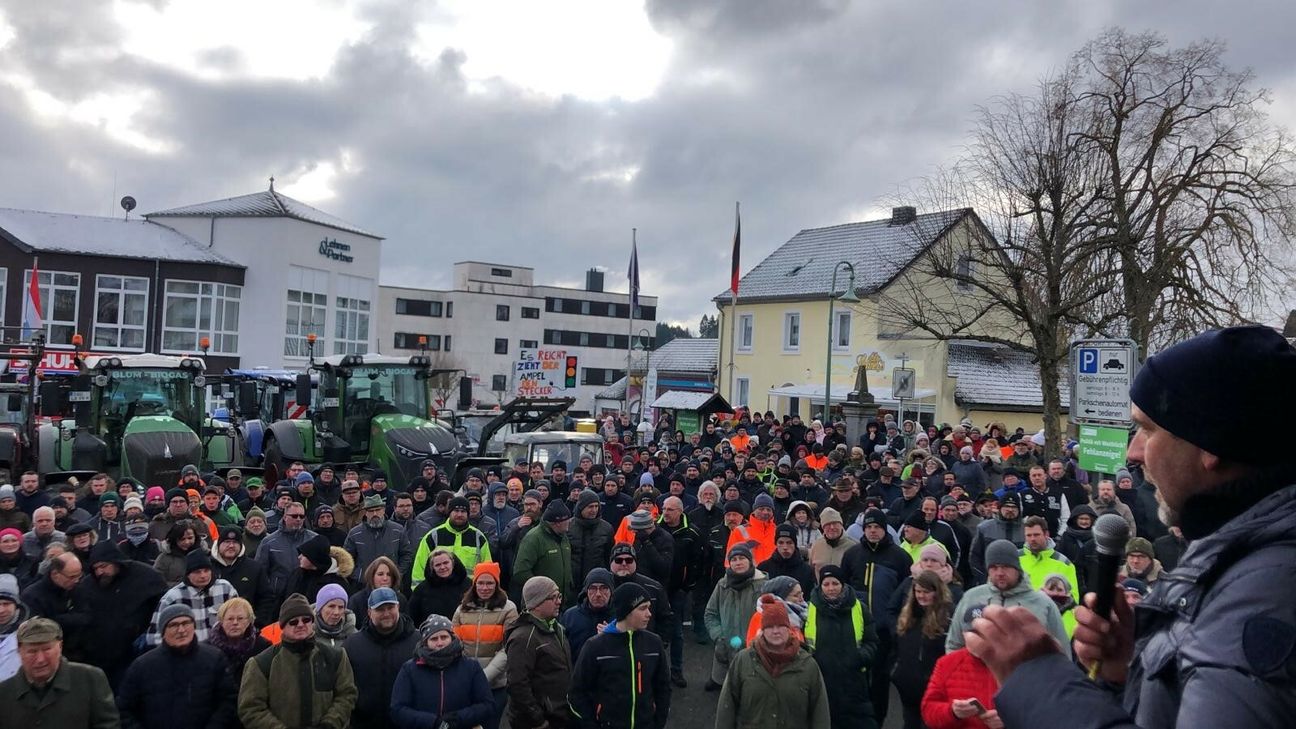 Am Montag, 8. Januar, füllte sich der Dauner Marktplatz bereits am frühen Vormittag.