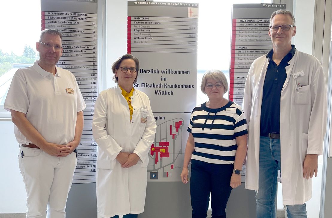 v.l.n.r.: Guido Rose (Leitender Oberarzt Allgemein- und Viszeralchirurgie), PD Dr. Martina Kötting (neue Chefärztin,  Allgemein- und Viszeralchirurgie) Irene Baranowsky (Pflegedirektorin) und Gunnar Kessler (Ärztlicher Direktor).