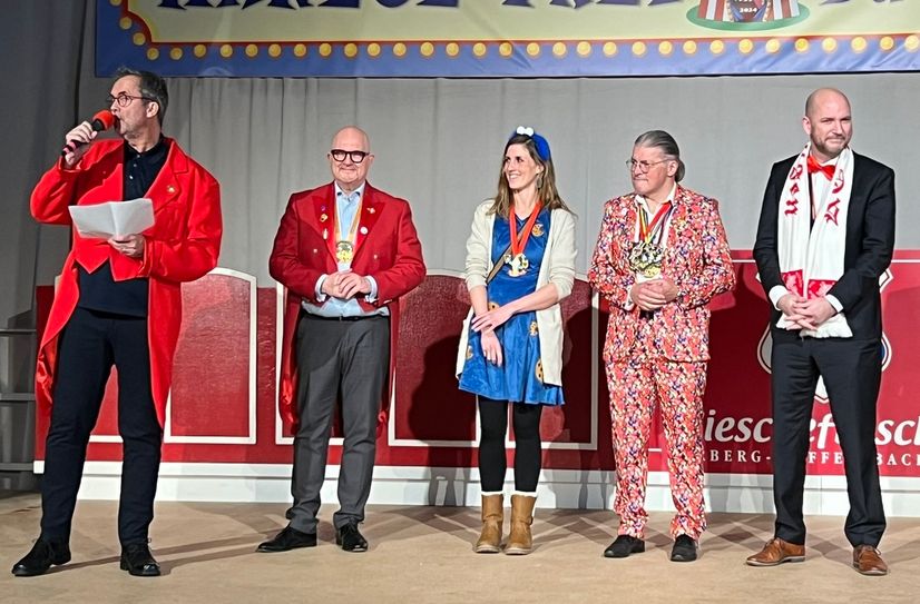 Auch die Bürgermeister der Nordeifel sowie Hans-Josef Bülles vom Verband der Karnevalsvereine Aachener Grenzlandkreise waren zum närrischen Treiben in den Antoniushof gekommen.