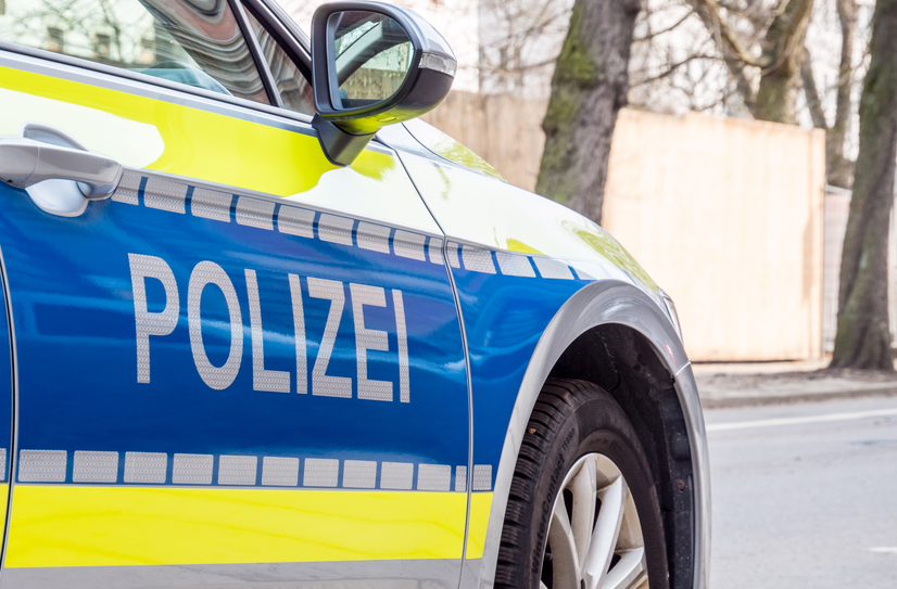 Die Polizei sucht in Zusammenhang mit einem Verkehrsunfall bei Giesdorf Zeugen, die Hinweise zum Vorfall geben können.
