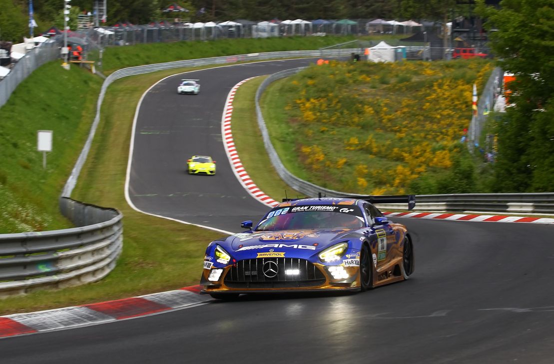 Der Mercedes-AMG GT3 #80 mit Maro Engel, Maxime Martin, Fabian Schiller und Luca Stolz beschert Mercedes den ersten Sieg nach zehn Jahren auf dem Nürburgring.