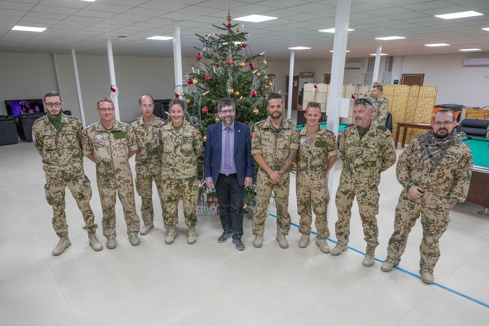 Ein Weihnachtsbaum ist für die Soldaten im Einsatz ein Stück Heimat.