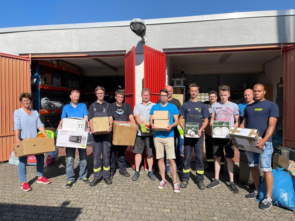 Mehr als einen LKW an Sachspenden wurden in Bruttig-Fankel von der Feuerwehr gesammelt. Foto: Zender