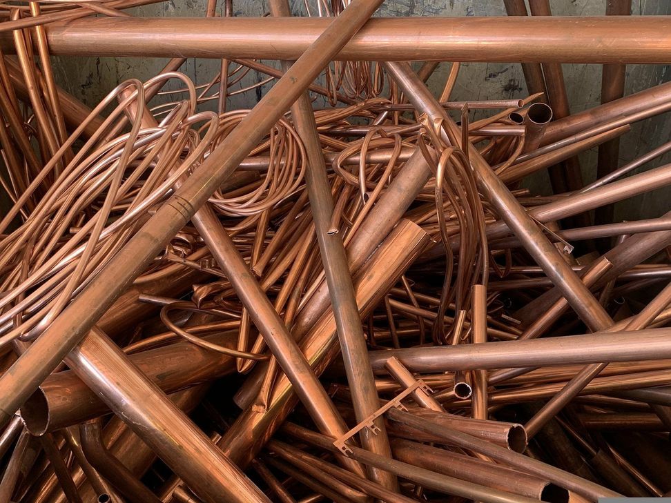 Aus einem Rohbau in Ellenz-Poltersdorf sind Kupferrohre gestohlen worden.