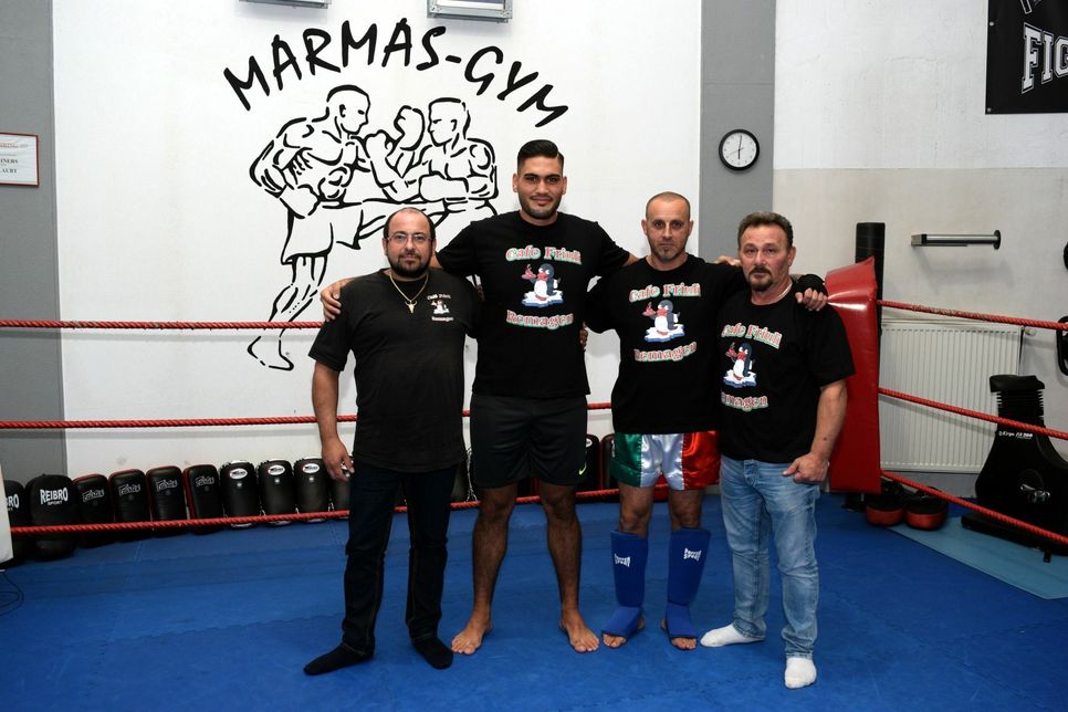 Sergio Londero(v.l.), Mohamed Abdallah, Trainer Mario Mastromarino und Promoter Ali Pehlivan. Foto: Th. Wirtz