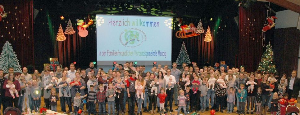 61 neue Erdenbürger freuten sich mit ihren Eltern über einen gelungenen Willkommensabend.