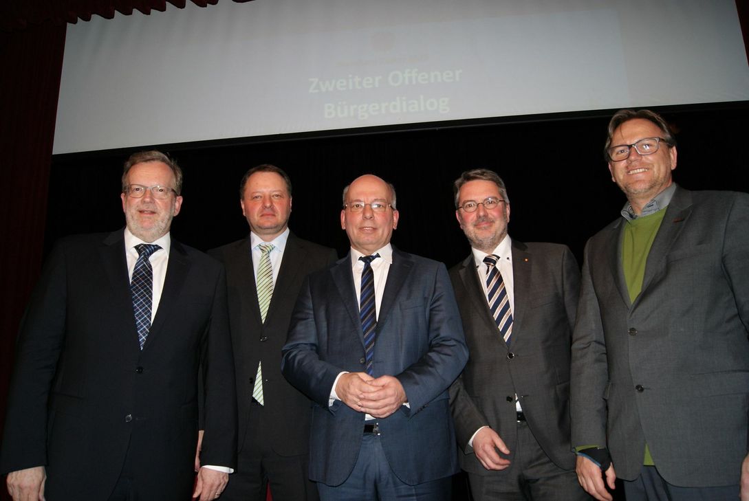 Diskutierten beim Bürgerdialog über das Thema Flüchtlinge (v.l.n.r.): Bernhard Kaster, Michael Weyer, Rainer Wendt, Udo Köhler, Michael Decker v.l.n.r. Bernhard Kaster, Michael Weyer, Rainer Wendt, Udo Köhler, Michael Decker. Foto: Kreller