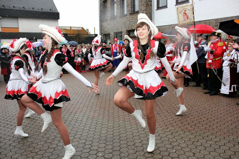 Die frostigen Temperaturen ließen die Kallbachmücken mit ihrem Tanz vergessen.
