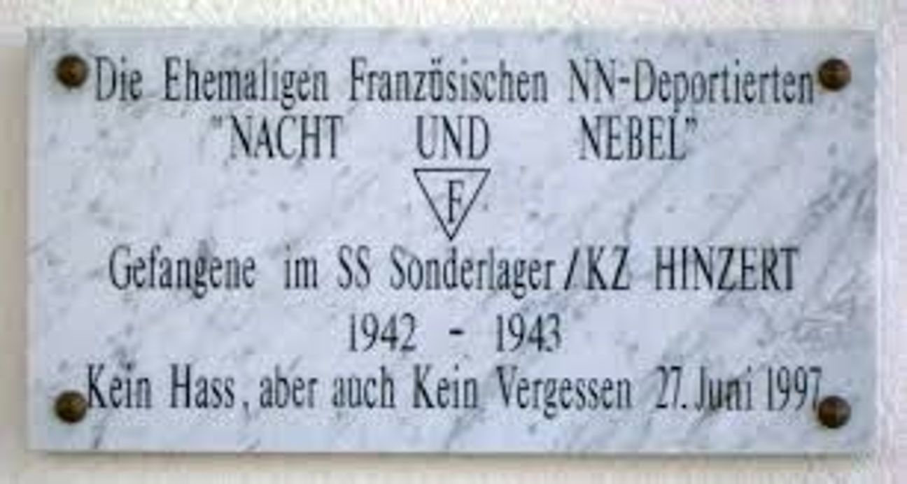 Die Tafel, die in der Nähe des ehemaligen Bahnhofs Kronenburg steht.