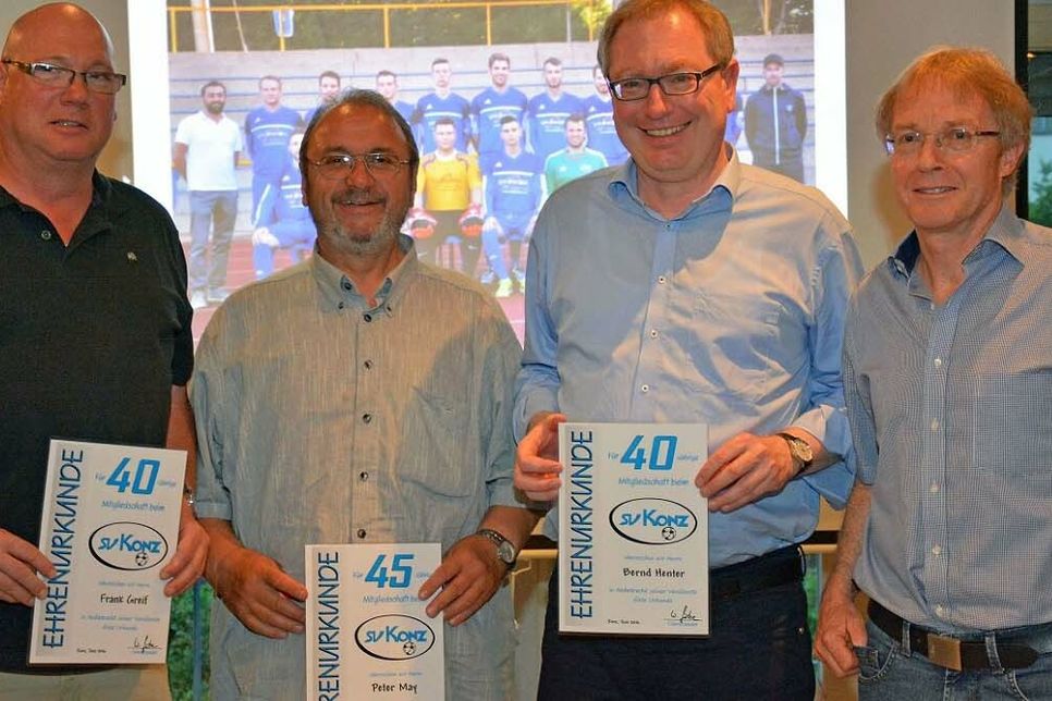 Im Bild: Die Ehrung der langjährigen Mitglieder Frank Greif, Peter May,  Bernhard Henter und Vorsitzender Werner Götze (von links).Foto: SV Konz