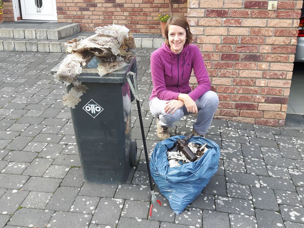 Ob als Einzelperson, wie hier Kirsten Blankenheim oder als Gruppe – an den kreisweiten Müllsammelaktionen kann jeder teilnehmen.