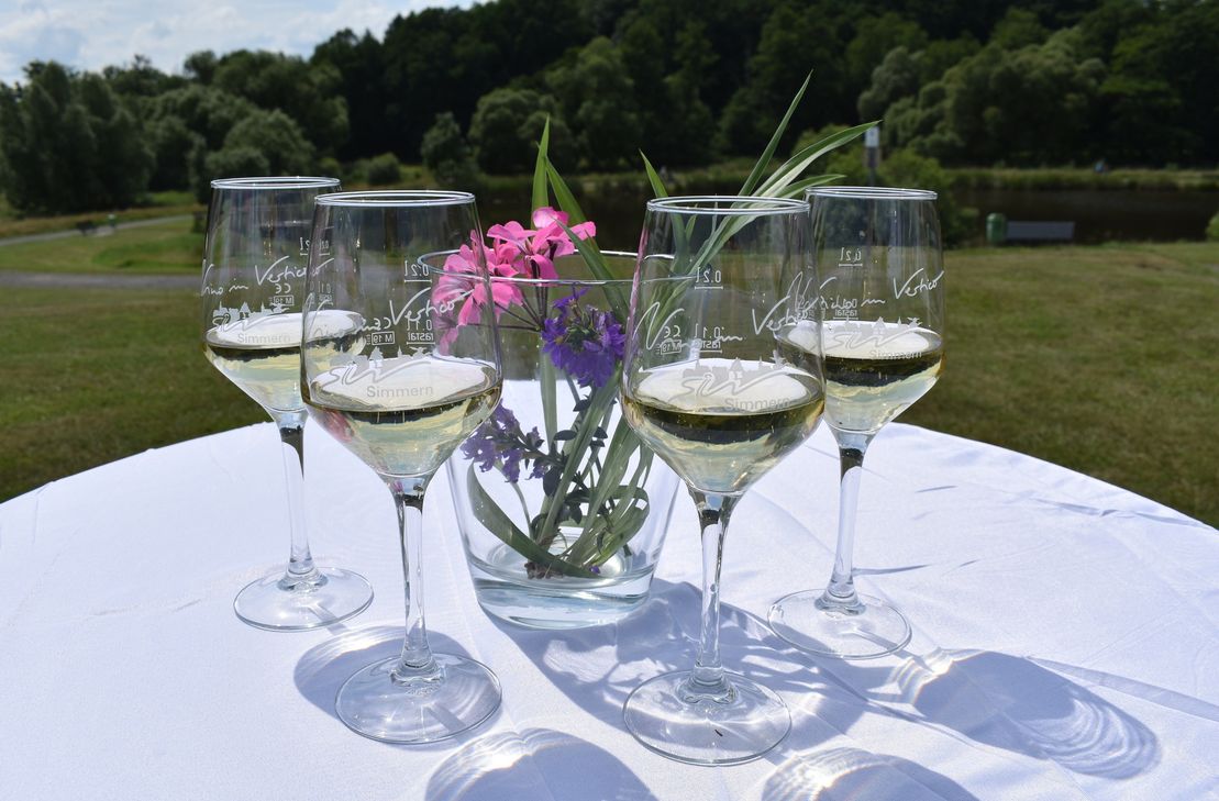 Auch in diesem Jahr lädt die Stadt Simmern zu "Wein am Simmersee" ein.