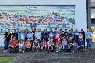 Das Gruppenfoto am neuen Rathaus in Igrejinha (Partnerstadt von Simmern) entstand bei einer interessanten Stadtführung.