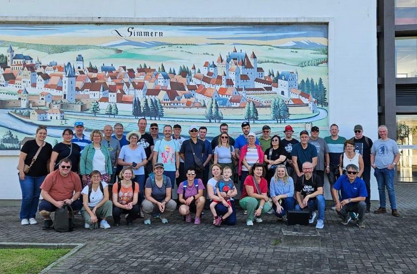 Das Gruppenfoto am neuen Rathaus in Igrejinha (Partnerstadt von Simmern) entstand bei einer interessanten Stadtführung.