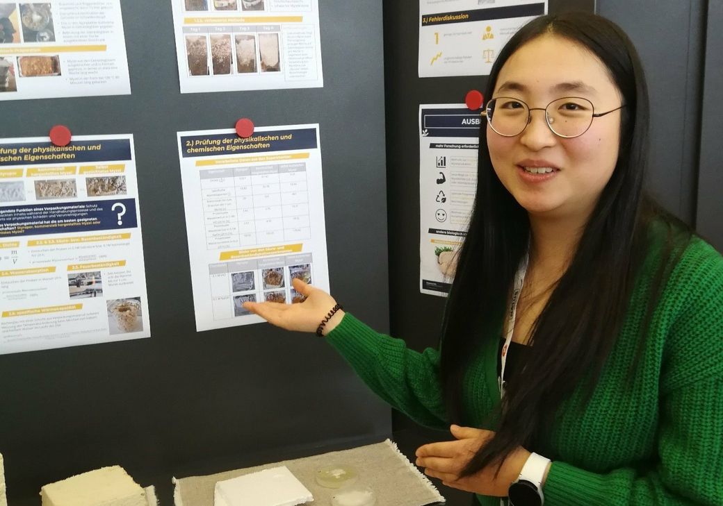 So sehen Siegerinnen aus: Mit ihrem zukunftsweisenden Thema „Synthese und Anwendungen von Verpackungsmaterial auf Myzelbasis“ überzeugte Seoyoung Park (AVG Trier) nicht nur die Jury.