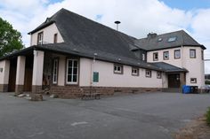 Die Grundschule Neidenbach - seit Jahren in der Diskussion.