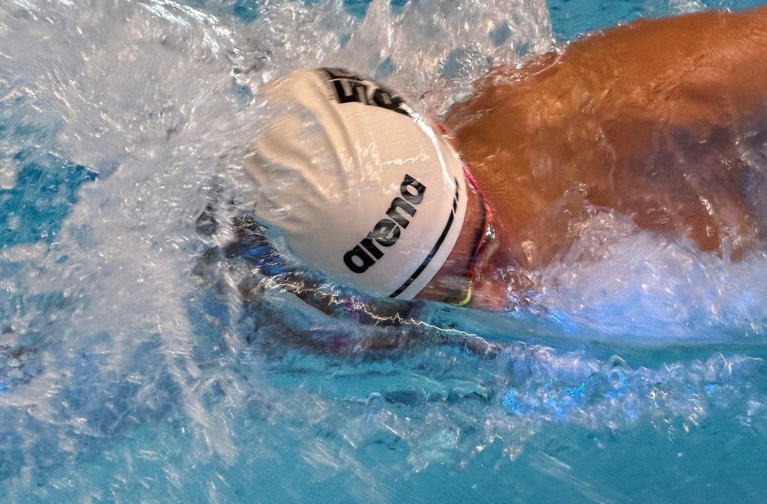 Kimi Kasper (links) setzte sich im Knock-Out-Finale über 50 Meter Schmetterling gegen den dreifachen Olympiateilnehmer Philip Heintz durch.