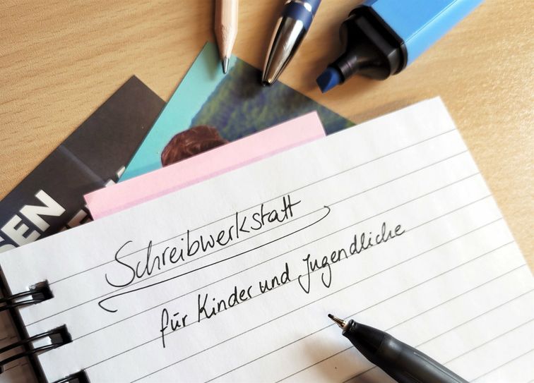 10- bis 15-jährige Nachwuchsautoren sind zur Schreibwerkstatt in die Gemeindebücherei Simmerah eingeladen.