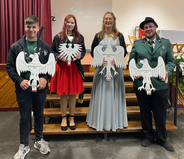 Die neuen Stadtmajestäten: Jannis Kirch aus Rohren, Hannah Gombert aus Kalterherberg, Diana Lutterbach aus Rohren und Yannick Mathar aus Rohren (v.l.n.r.)