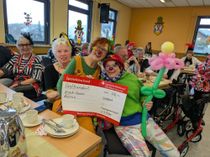 Spende für die Klinik-Clowns.