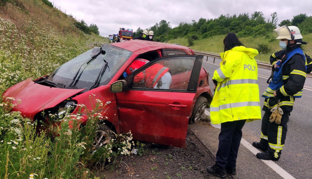 Durch den Unfall wurde das Fahrzeug völlig zerstört.  Foto: Freiwillige Feuerwehr Bad Kreuznach