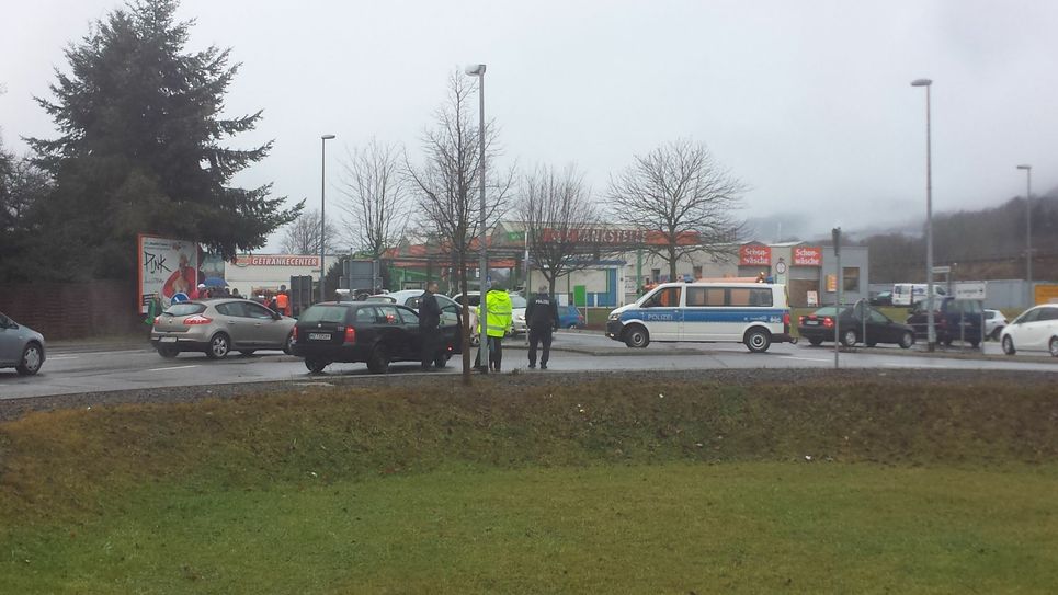 Das Gelände um das Warenhaus war weiträumig gesperrt. Foto: P. Maierhöfer