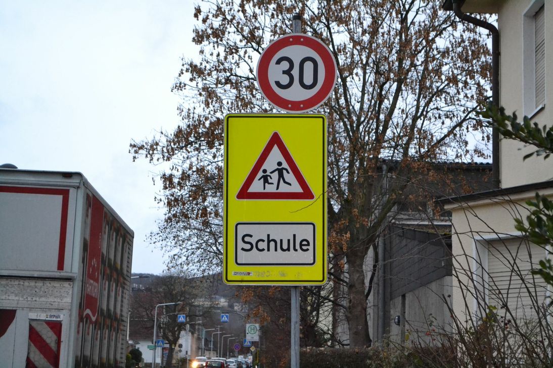 Mit dem Schulstart werden die Linien des Schienenersatzverkehrs durch die Vulkaneifel angepasst. Symbolfoto: Mager/Archiv