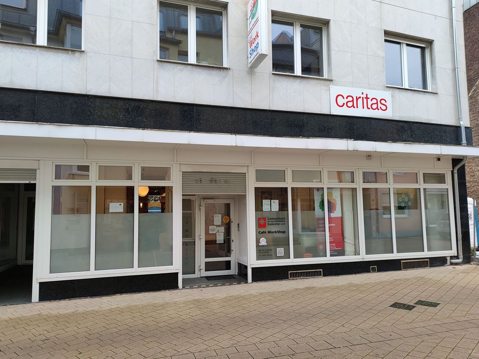 Die Zentrale der Caritas Euskirchen ist ab sofort bis auf Weiteres in der Nebenstelle „Café WorkShop“ in der Kapellenstraße 11, in der Euskirchener Innenstadt, untergebracht. Foto: Carsten Düppengießer