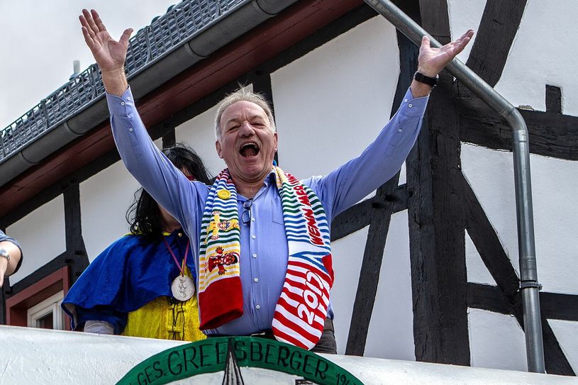 Willy Gemünd feierte in seinem „Zoch“ den Abschied von der Katholischen Grundschule Kommern. Foto: Paul Düster