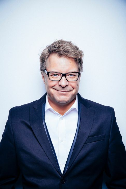 Bekannt wurde Niko Formanek durch den  Quatsch Comedy Club,  Schmidts Mitternachtsshow oder die StandUpMigranten von Abdelkarim.  Am Sonntag, 25. September, 18 Uhr, präsentiert  er im Rahmen  des  Saar-Hunsrück Literatur- & Musikfestivals in Saarburg in der KulturGießerei   sein aktuelles Programm. Foto: FF