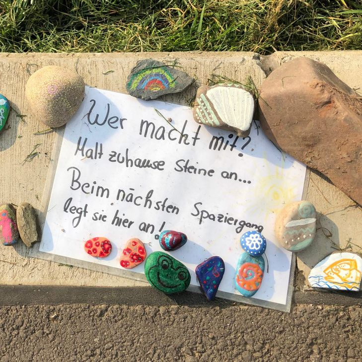 "Happy Stones" am Zurlaubener Ufer in Trier.