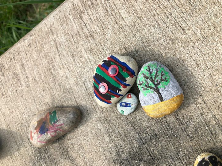 "Happy Stones" am Zurlaubener Ufer in Trier.