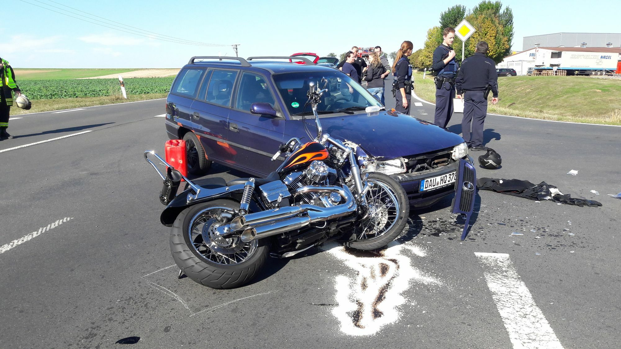 Zu einem schweren Verkehrsunfall kam es am Sonntagmittag gegen 12.35 Uhr auf der B 50 in Höhe der Ortschaft Dudeldorf. Foto: Agentur Siko