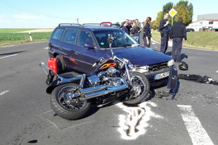 Zu einem schweren Verkehrsunfall kam es am Sonntagmittag gegen 12.35 Uhr auf der B 50 in Höhe der Ortschaft Dudeldorf. Foto: Agentur Siko