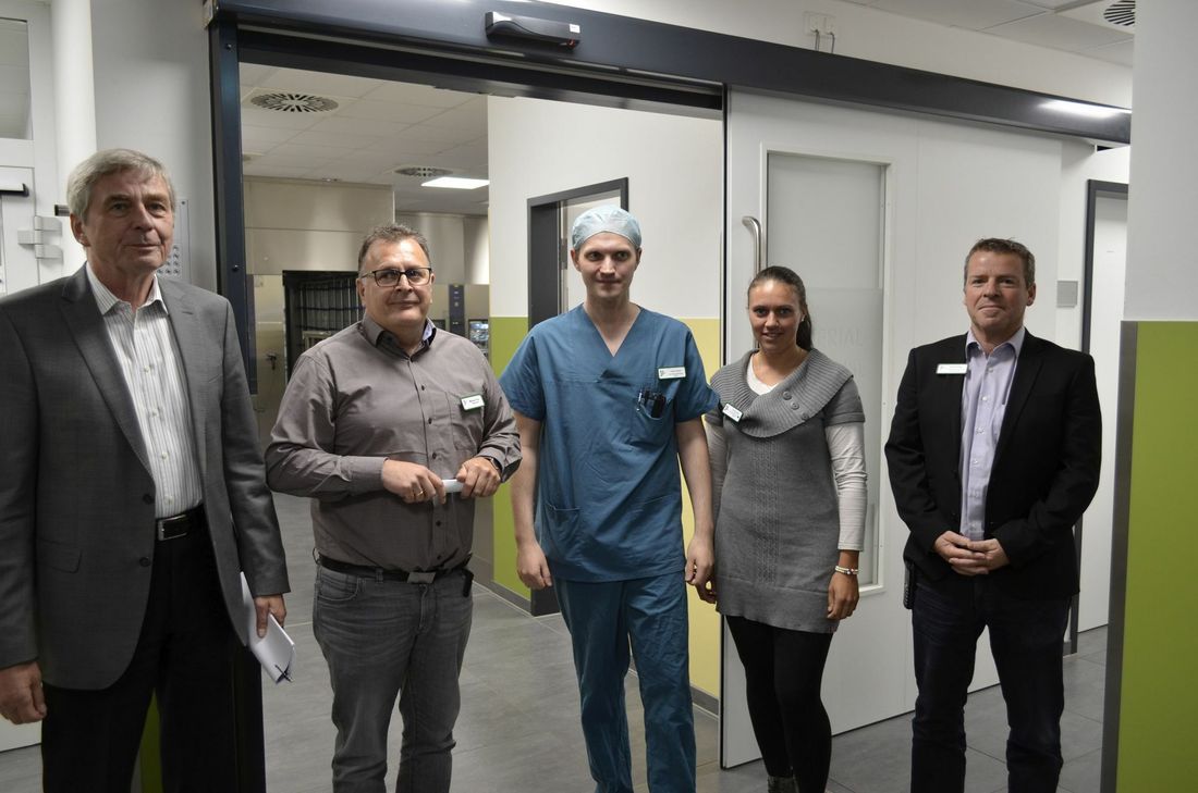 Sie informierten über die vielfältigen Hygienemaßnahmen des Kreiskrankenhauses Mechernich an den Standorten in Mechernich und Schleiden: Manfred Hermann (v.li.), Markus Thur, Tobias Werth, Sabrina Bredel und Claus Dümmer.