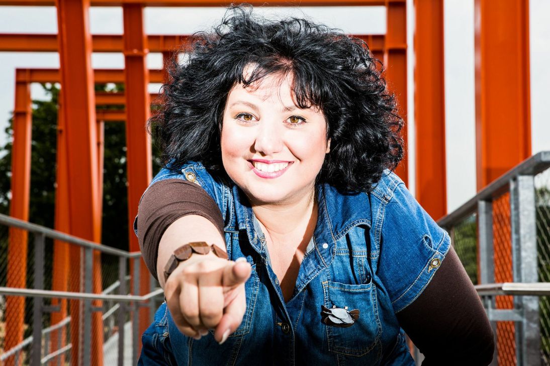 Meltem Kaptan, die in Köln lebende Moderatorin, Comedienne und Schauspielerin, ist begeistert von der mutigen Idee.                                                       Foto: Rainer Medindt