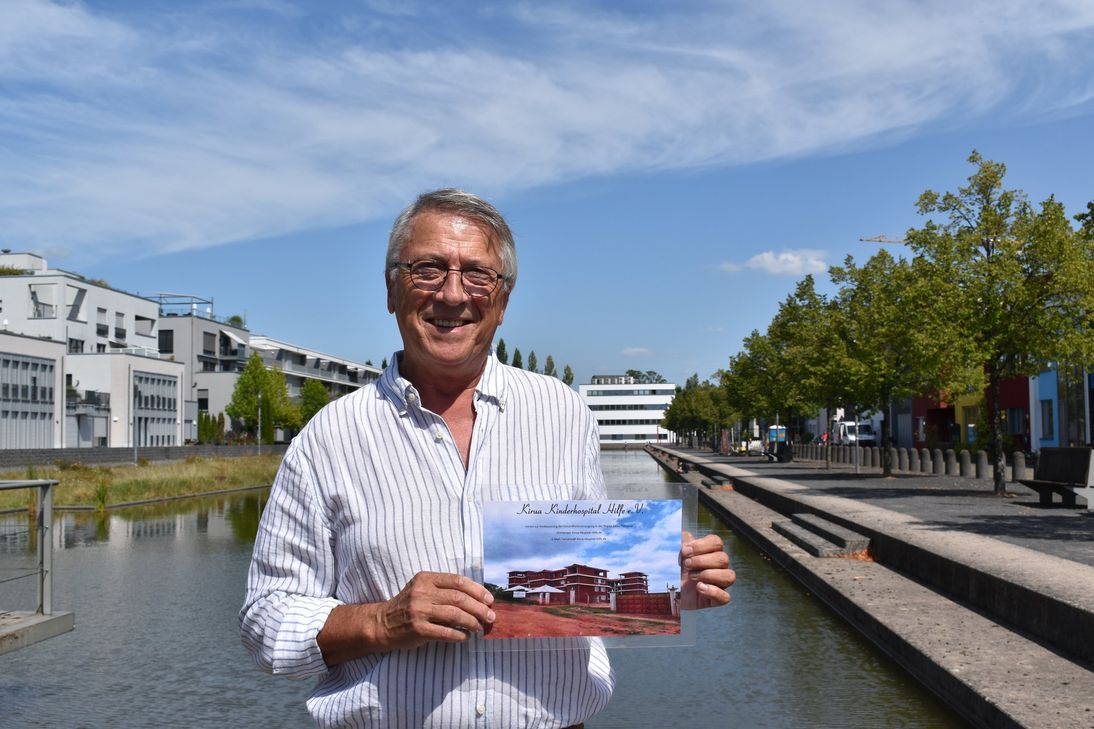 Eduard Kimmlingen (72) gründete 2019 den gemeinnützigen Verein "Kirua Kinderhospital Hilfe e.V." der das St. Monica Hospital im Norden Tansanias unterstützt.