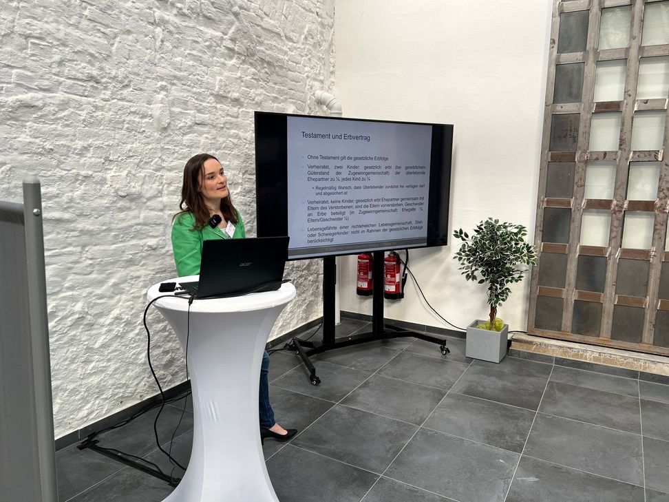 »Beizeiten vorsorgen – mit Testament und Vollmacht« hieß der Titel von Dr. Sarah König, Notarin aus Euskirchen