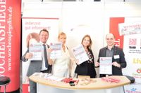 Andreas Persie (re. Weiss-Verlag) und das Team von berndt medien