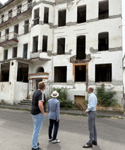 Bereits Anfang Juli verschafften sich der Bürgermeister der Stadt Boppard, Jörg Haseneier, der Erste stellvertretende Ortsvorsteher von Bad Salzig, Nils Keßler sowie Landrat Volker Boch vor Ort ein Bild von der Lage.