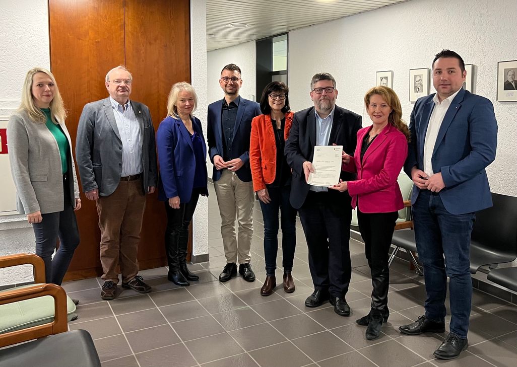 Übergabe des KIPKI-Förderbescheids.