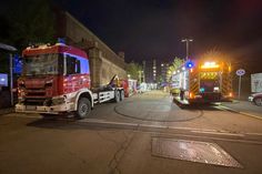 Durch den Einsatz der rund 70 Wehrleute kam es in der Feldstraße zu kurzzeitigen Verkehrsbehinderungen.