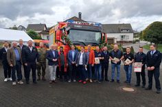 Beim Tag der offenen Tür präsentierte die Freiwillige Feuerwehr Blankenrath ihr neues Hilfeleistungslöschfahrzeug (HLF 10), das durch Pfarrer Tamil Selvan Joseph eingesegnet wurde.