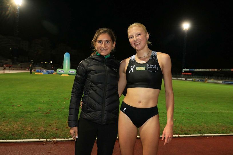 Schnappschuss vom Flutlichtmeeting 2022: Gesa Krause mit Jolanda Kallabis, die damals U18-Weltrekord lief. Am 2. September sind beide wieder in Trier am Start.