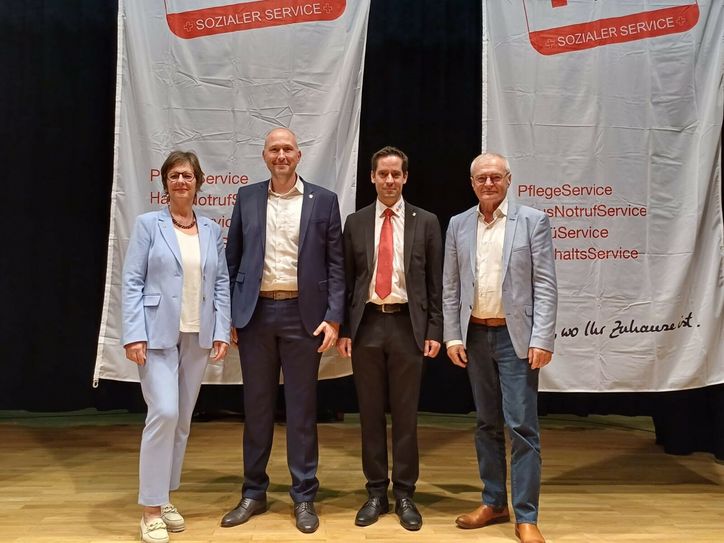 Der DRK-Präsident und seine Vizepräsidenten (v.l.n.r.) Vizepräsidentin Christine Kausen, Präsident Andreas Kruppert, Vizepräsident Moritz Petry und Vizepräsident Josef Junk.