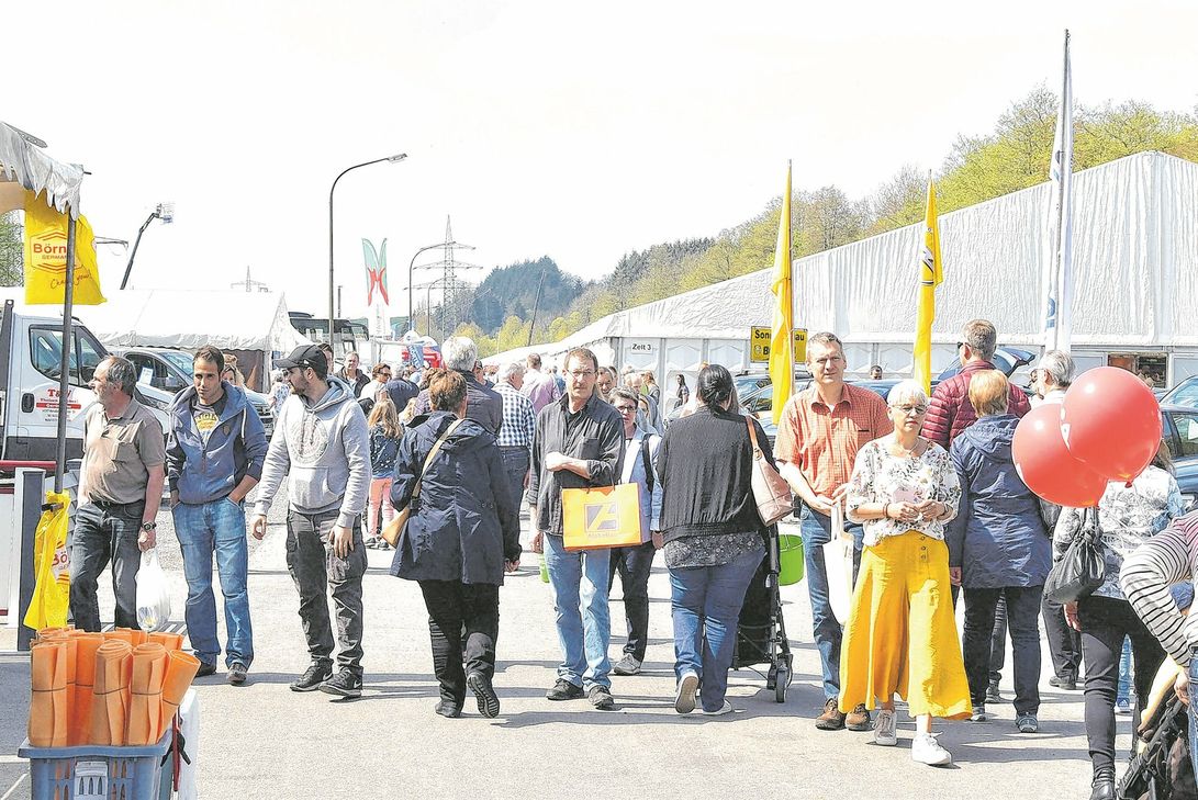Die Grenzlandschau ist nicht umsonst Besuchermagnet und überregional bekannt: Auf einem riesigen Ausstellungsgelände bietet die Handelsmesse viele Aussteller und  beste Unterhaltung.     Foto: Wilfried Kootz