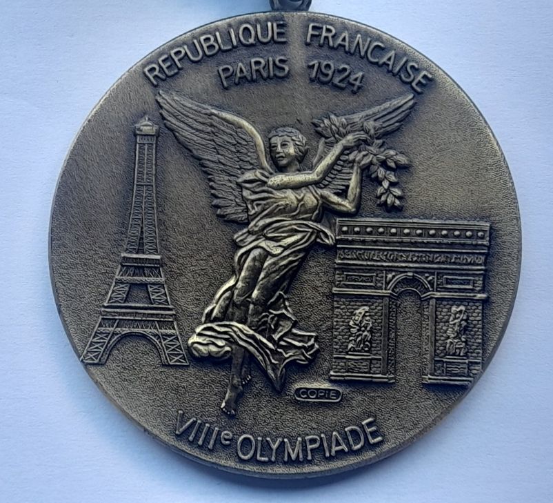 Das Foto zeigt eine Replik der olympischen Medaille aus dem Jahr 1924