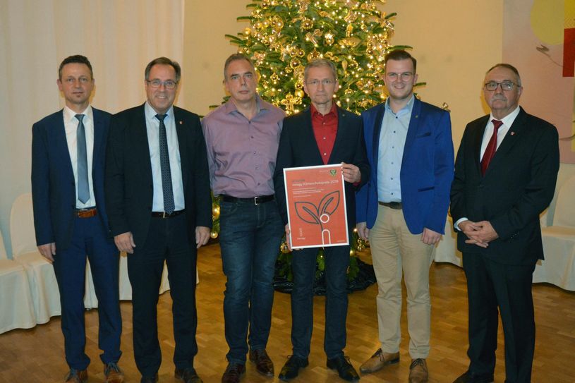 Arbeitsgruppe Wegekreuz Dreis, die für die naturnahe Gestaltung der Gewässer und der Umgebung um die Feldkapelle ausgezeichnet wurde. Foto: David Kryszons